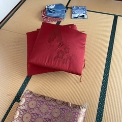 高級座布団計6枚。変えシーツ付き。の画像