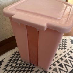 キティちゃん ゴミ箱の画像