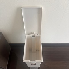 ゴミ箱の画像