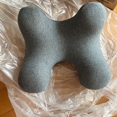 無料　枕　テーブルで寝れるの画像