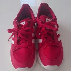 アディダス　赤の可愛いスニーカーの画像