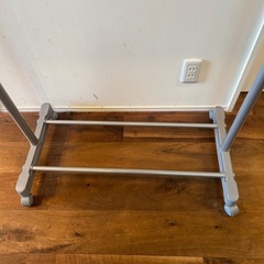 ハンガーラック（タイヤ付）の画像
