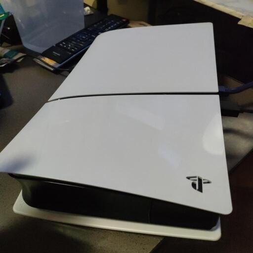 値下げ交渉可！新古品！新型プレイステーション5本体 デジタル・エディション(Slimモデル) CFI-2000B01  純正コントローラーもう1個付き\n\n