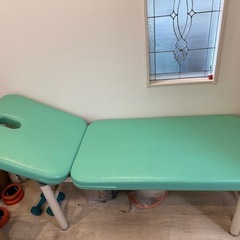 施術台　マッサージベッドの画像