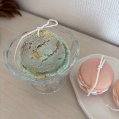 アイスクリームとマカロンのキャンドルの画像