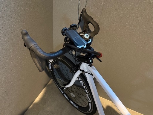 自転車　クロスバイク　チェーンキー・充電式ライト・スマホホルダー・座席クッション付き