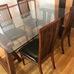 ガラス　ダイニングテーブル