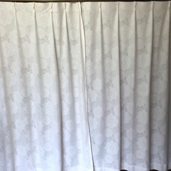 カーテンの画像