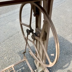 お取引感謝【重量あり】ブラザーミシン・足踏みミシン・土台テーブル・作業台・展示台の画像