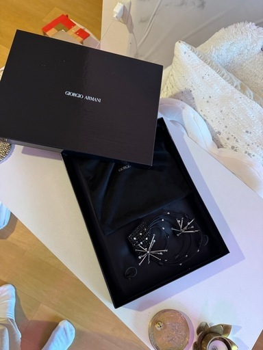 io Armani ブローチ