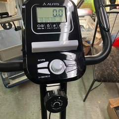 美品　アルインコ クロスバイク4721 AFBX4721GR ホワイト　 フィットネスバイク エアロバイク 折りたたみ トレーニング バイクビクス の画像