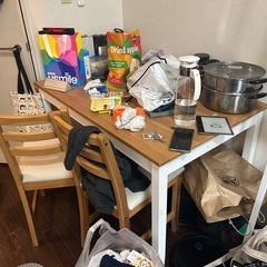 ダイニングデスクと椅子
