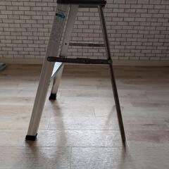 【交渉中】２段 安全踏台  脚立の画像