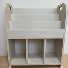 絵本棚取り引き中 (まつ) 沖縄の収納家具《本棚》の中古あげます・譲り 