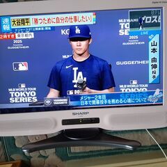 ピンクのＡＱＵＯＳ　　持ち手・リモコン付　中古テレビ　