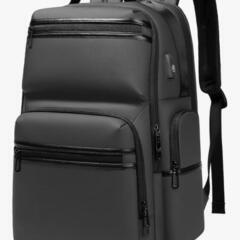 【新古品】リュック 30L 自立式 黒色 USB充電ポート付