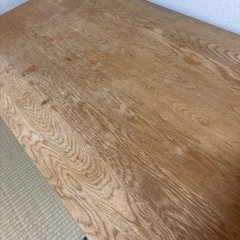 天然木のテーブルの画像