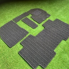 シエンタ　10系　ハイブリッド車　５人乗り用　フロアマット　ブラックの画像