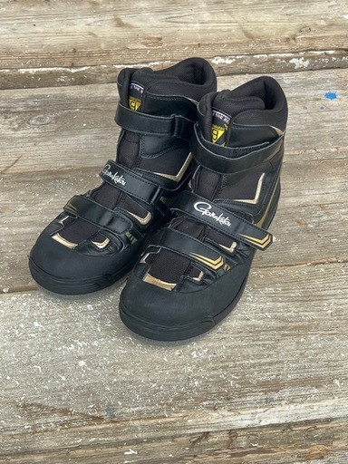 がまかつ　スパイクシューズ