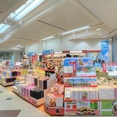 那覇空港 お土産品店 売場スタッフ🍪