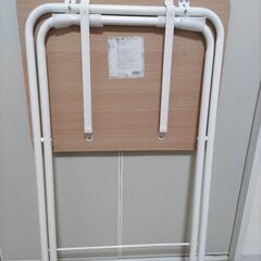 折り畳み机の画像