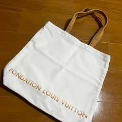 ルイヴィトン　トートバック白
