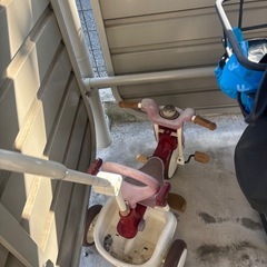取っ手付き三輪車の画像