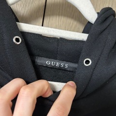 GUESS パーカー 黒 ブラック Mサイズの画像