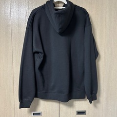 GUESS パーカー 黒 ブラック Mサイズの画像