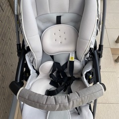 【お譲り先決定】アプリカベビーカー　ラクーナビッテソファクッションの画像