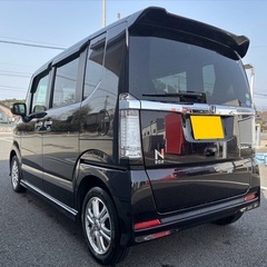 安心の1年保証付き‼️24年式！月々1.2万円〜分割払い可❗️ 車検2年付き！【名義変更代込み】大人気☆ホンダ N-BOXカスタム☆ステアリングスイッチ付き☆Bluetoothナビ付き☆走行中DVD見れます☆便利なバックカメラ付き☆電動スライドドア☆ドラレコ付き☆スマートキー☆フルオートエアコン☆事故歴修復歴なし☆そのまま乗って帰れます❗️の画像
