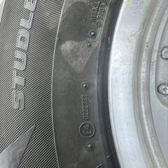 275/70R16アルミホイール付きタイヤの画像