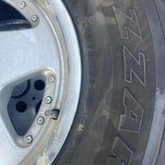 275/70R16アルミホイール付きタイヤの画像