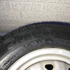 【値下げ】 軽トラ・軽バン用 スチールホイール付きタイヤ(残り溝わずか) 145R12 6PR 12インチ 4本セット 転がし用 移動用 ハブ径68mmの画像
