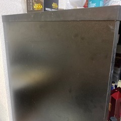 黑い長机の画像