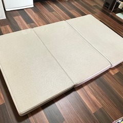 三つ折りマットレス(セミダブル)の画像