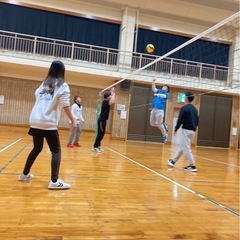 バレーしたい人🏐