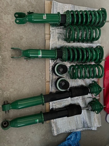 220系クラウンハイブリッドTEIN車高調