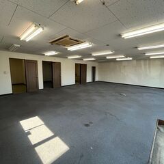 値下げ2ヶ月家賃無料◼︎120平米路面店1階希少立地⭐︎貸店舗🏢一階路面店💡巨大独立看板あり、大通り沿い⭐️大型セブンイレブン目の前★バス通り沿い🎵居抜き店舗事務所倉庫★建物前駐車場3台付きと建物向かい7台以上あり★業種相談可😊重飲食相談〇グリストラップ確認中、造作譲渡無償〇飲⾷店可,⼟⽇・祝⽇利⽤可,シャッター★茨城県筑西市一本松★JR水戸線、真岡鐵道、関東常総線 / 下館駅⭕筑西市一本松　下館駅　玉戸駅　新治駅　大田郷駅　下館二高前 - 筑西市