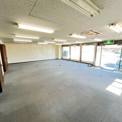 値下げ2ヶ月家賃無料◼︎120平米路面店1階希少立地⭐︎貸店舗🏢一階路面店💡巨大独立看板あり、大通り沿い⭐️大型セブンイレブン目の前★バス通り沿い🎵居抜き店舗事務所倉庫★建物前駐車場3台付きと建物向かい7台以上あり★業種相談可😊重飲食相談〇グリストラップ確認中、造作譲渡無償〇飲⾷店可,⼟⽇・祝⽇利⽤可,シャッター★茨城県筑西市一本松★JR水戸線、真岡鐵道、関東常総線 / 下館駅⭕筑西市一本松　下館駅　玉戸駅　新治駅　大田郷駅　下館二高前 - 賃貸（マンション/一戸建て）