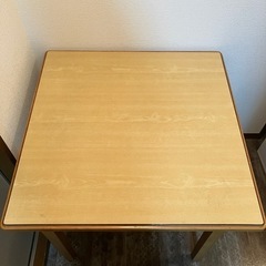 ダイニングテーブルの画像