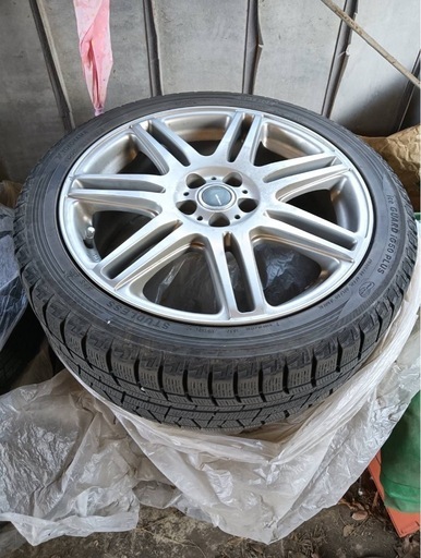 スタッドレスタイヤ　プリウス