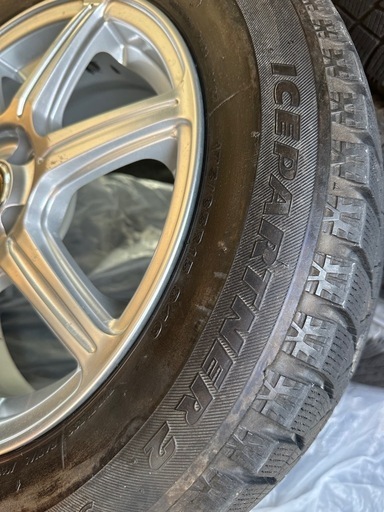 BRIDGESTONE スタッドレスタイヤ175/65R15 84Q