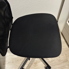 IKEA 回転チェアブラック の画像