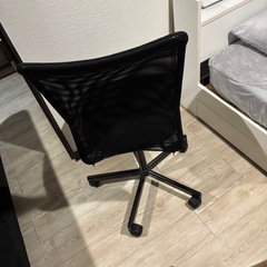 IKEA 回転チェアブラック の画像
