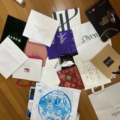 まとめてのお引き取りのみ※紙袋！たくさん（ブランドものなども）の画像