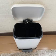【新品未使用】ペダル式ゴミ箱の画像