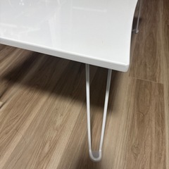 折りたたみ式テーブルの画像