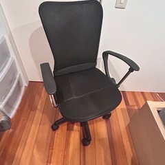 【シンプルなオフィスチェア】の画像