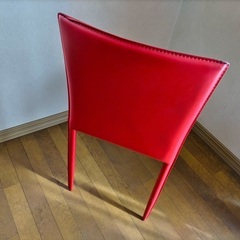 相談中【おしゃれ】真っ赤なイス（計2脚あり）の画像